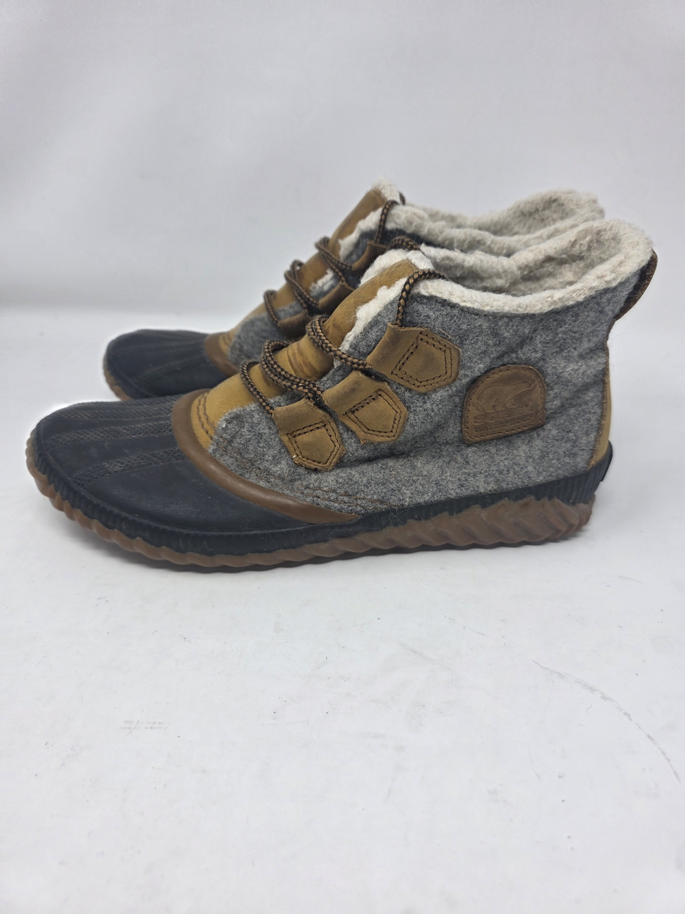 Sorel Out N About Plus Felt Winter Boots Waterproof Grey Tan Womens Size 9.5